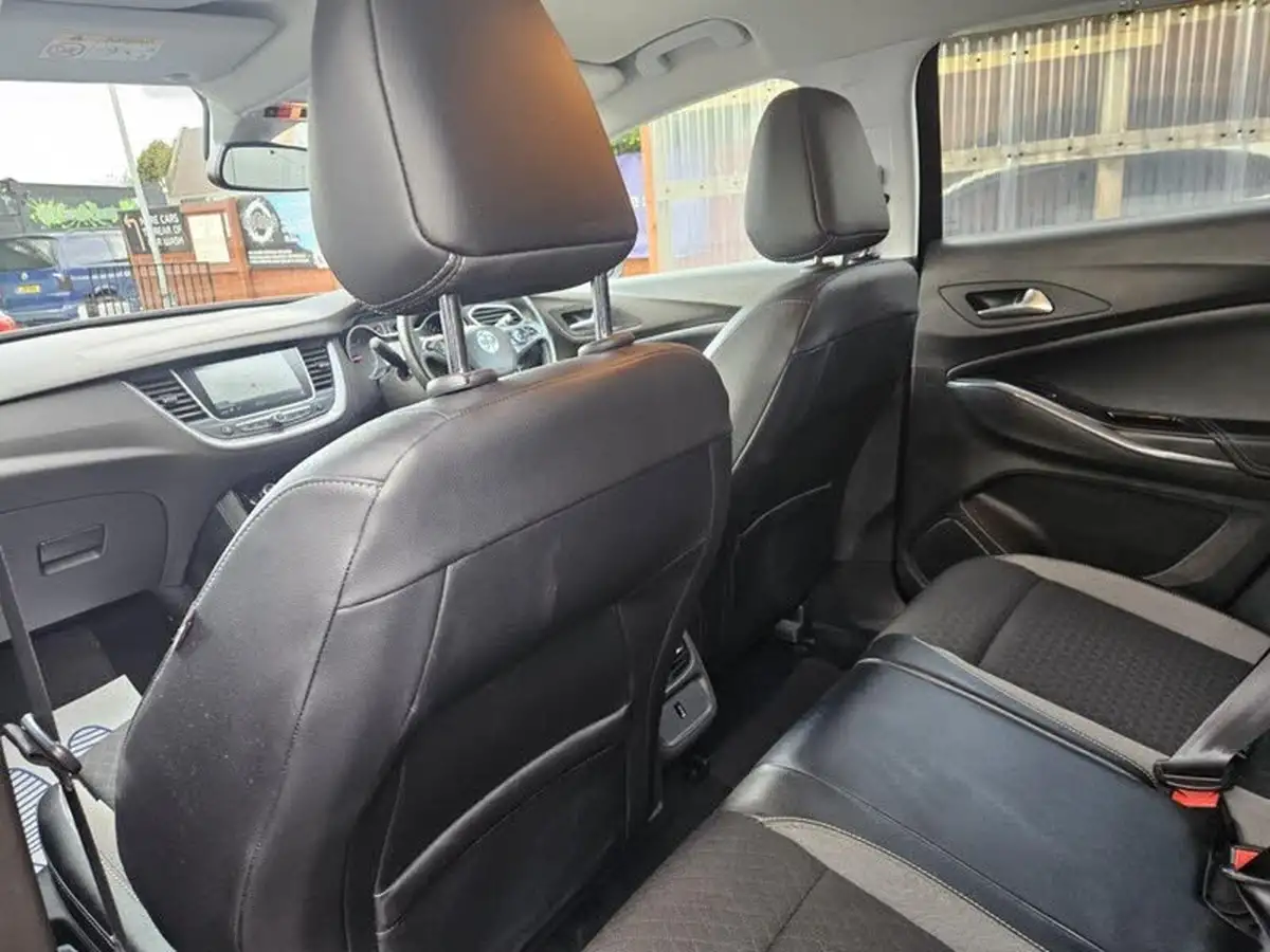 2019-vauxhall-grandland-x-12-sri-nav-big-18