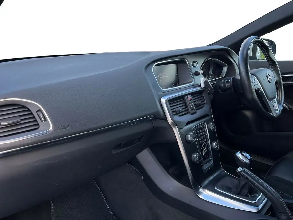 2018-volvo-v40-20-t2-r-design-nav-plus-big-5