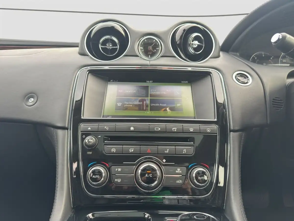 2017-jaguar-xj-series-30td-xj-portfolio-swb-big-30
