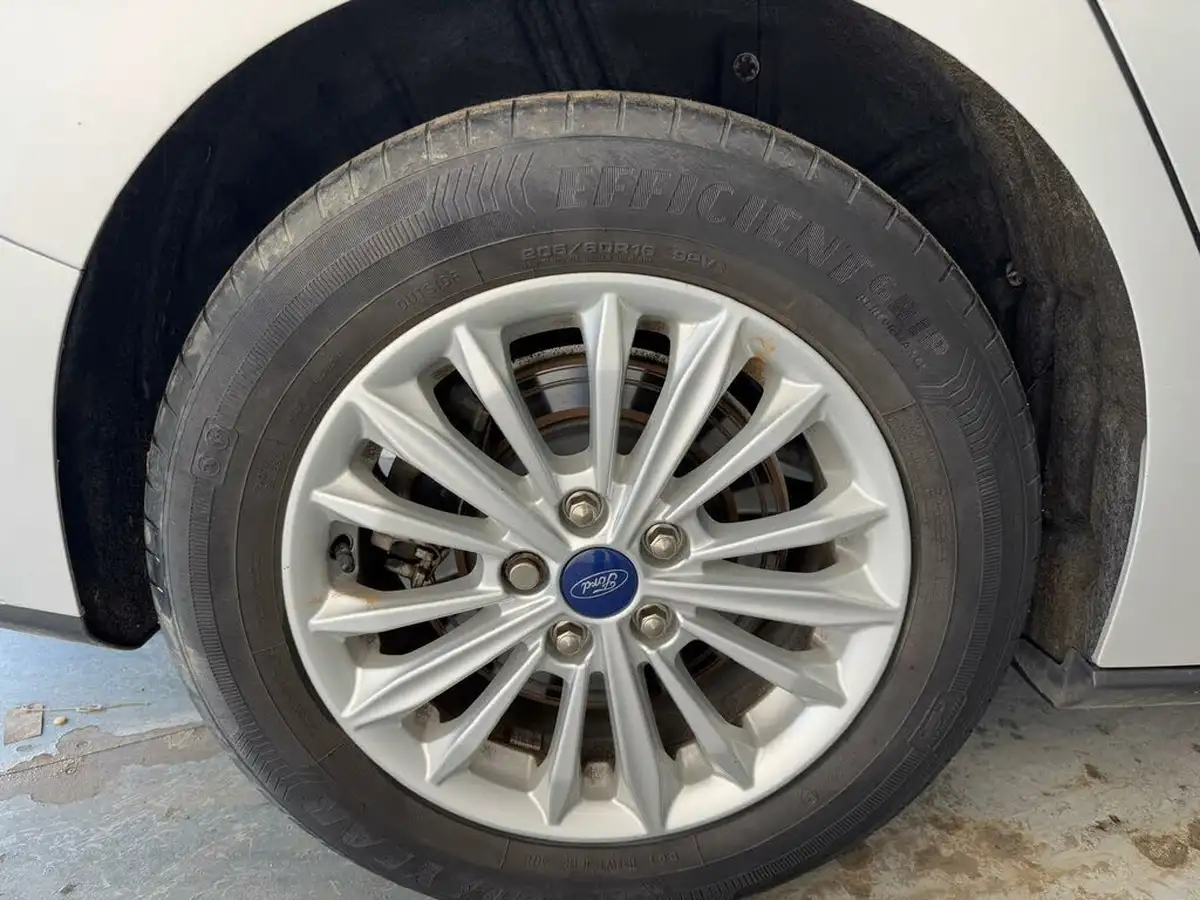 2020-ford-focus-10t-titanium-estate-auto-big-39