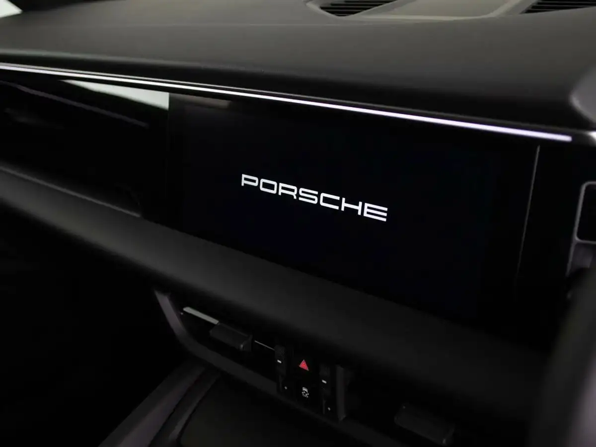 2025-porsche-macan-e-electric-big-37