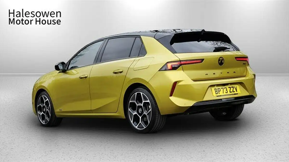 2023-vauxhall-astra-16-ultimate-hatchback-big-4