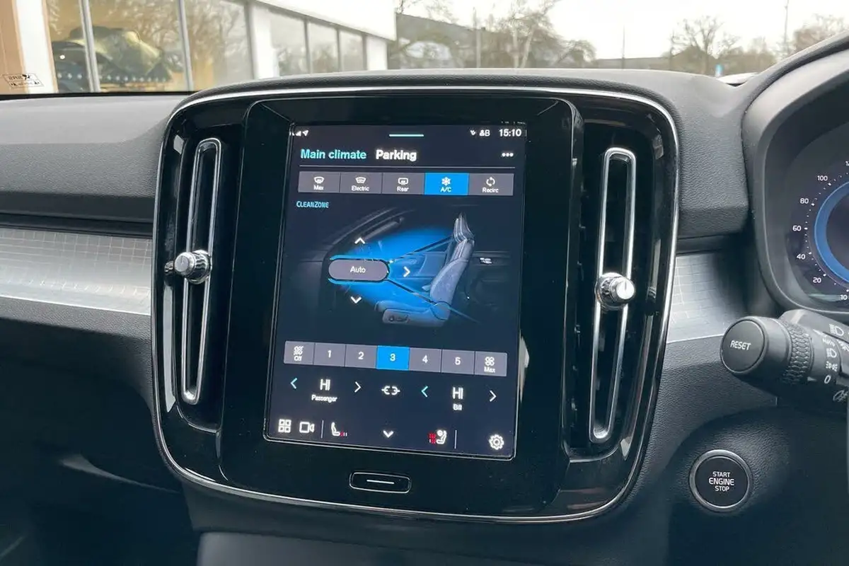 2023-volvo-xc40-20-b3-plus-big-38