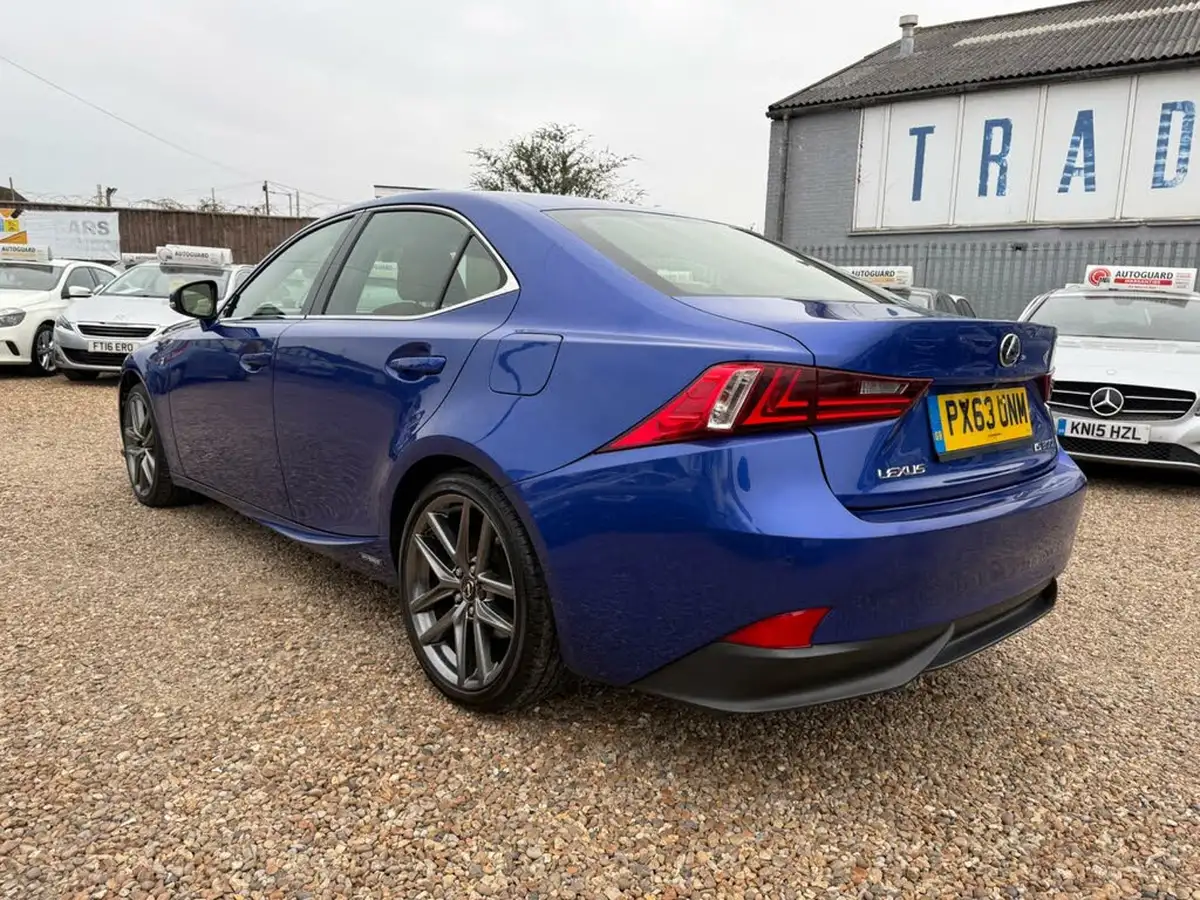 2013-lexus-is-300h-25-f-sport-big-9