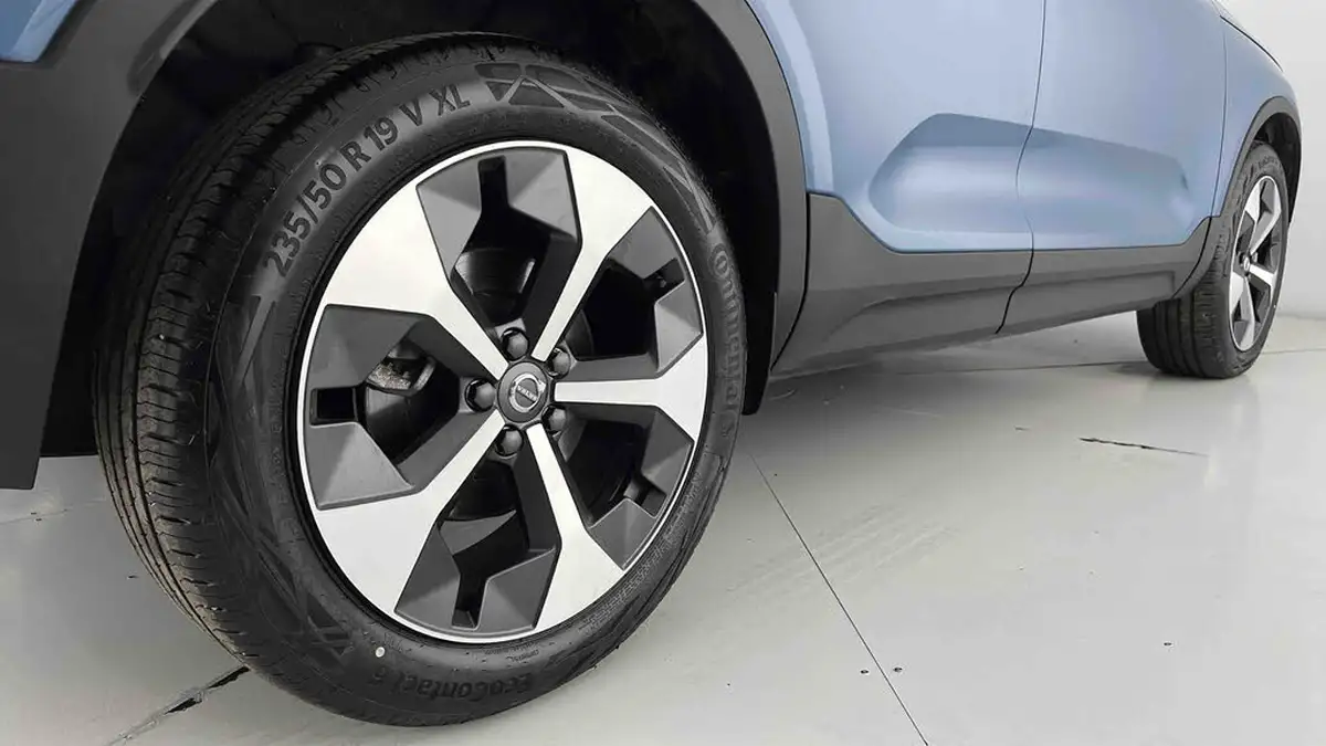 2023-volvo-xc40-20-b3-plus-big-29