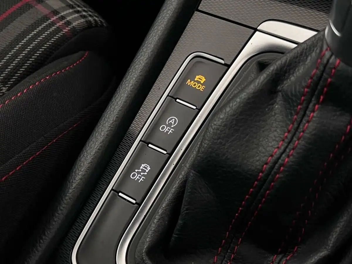 2016-volkswagen-golf-20-tsi-gti-220ps-hatchback-5d-dsg-big-49