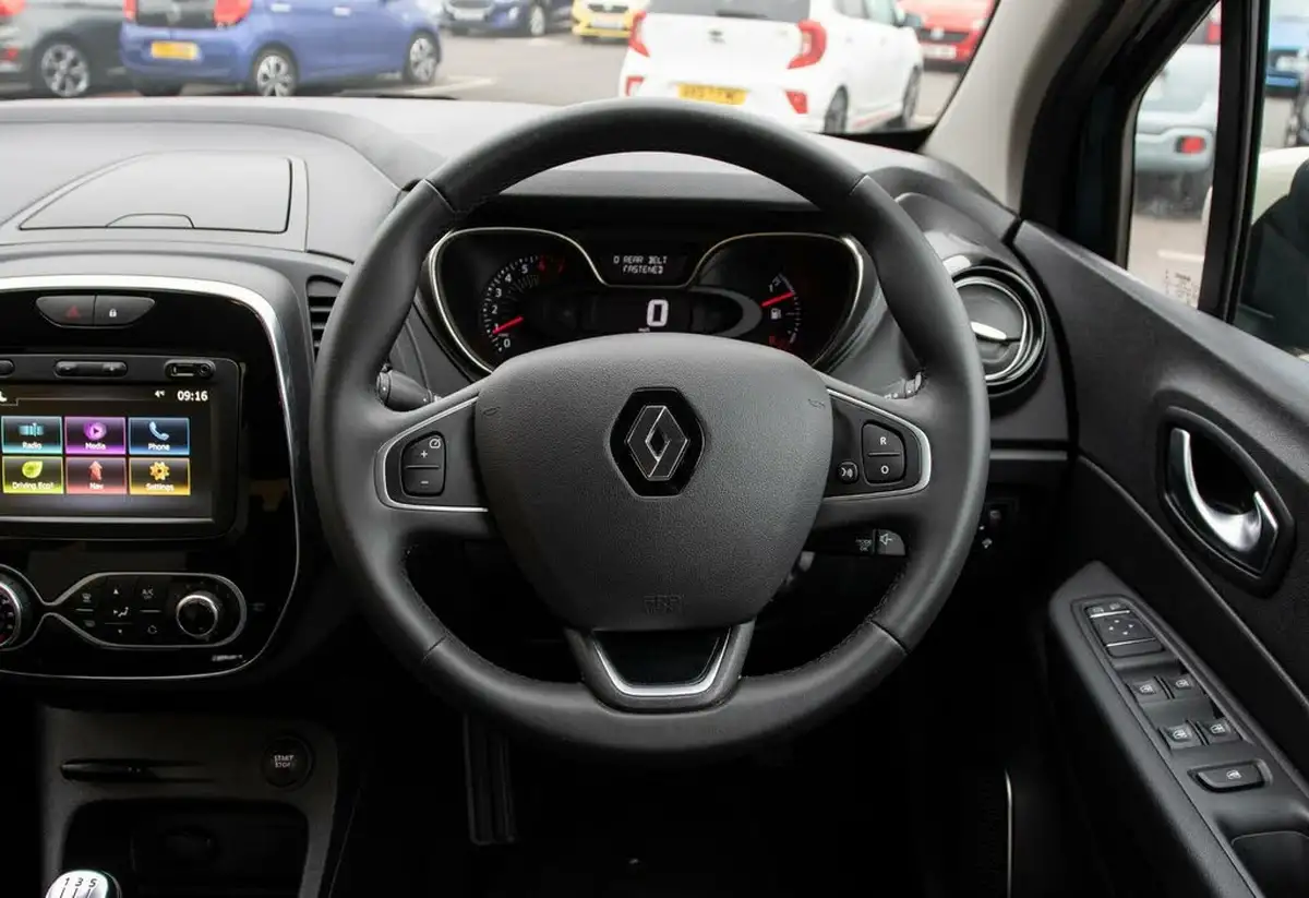 2019-renault-captur-09-tce-iconic-big-20