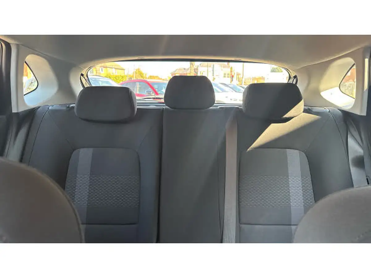 2024-hyundai-i20-10-t-gdi-premium-dct-big-14