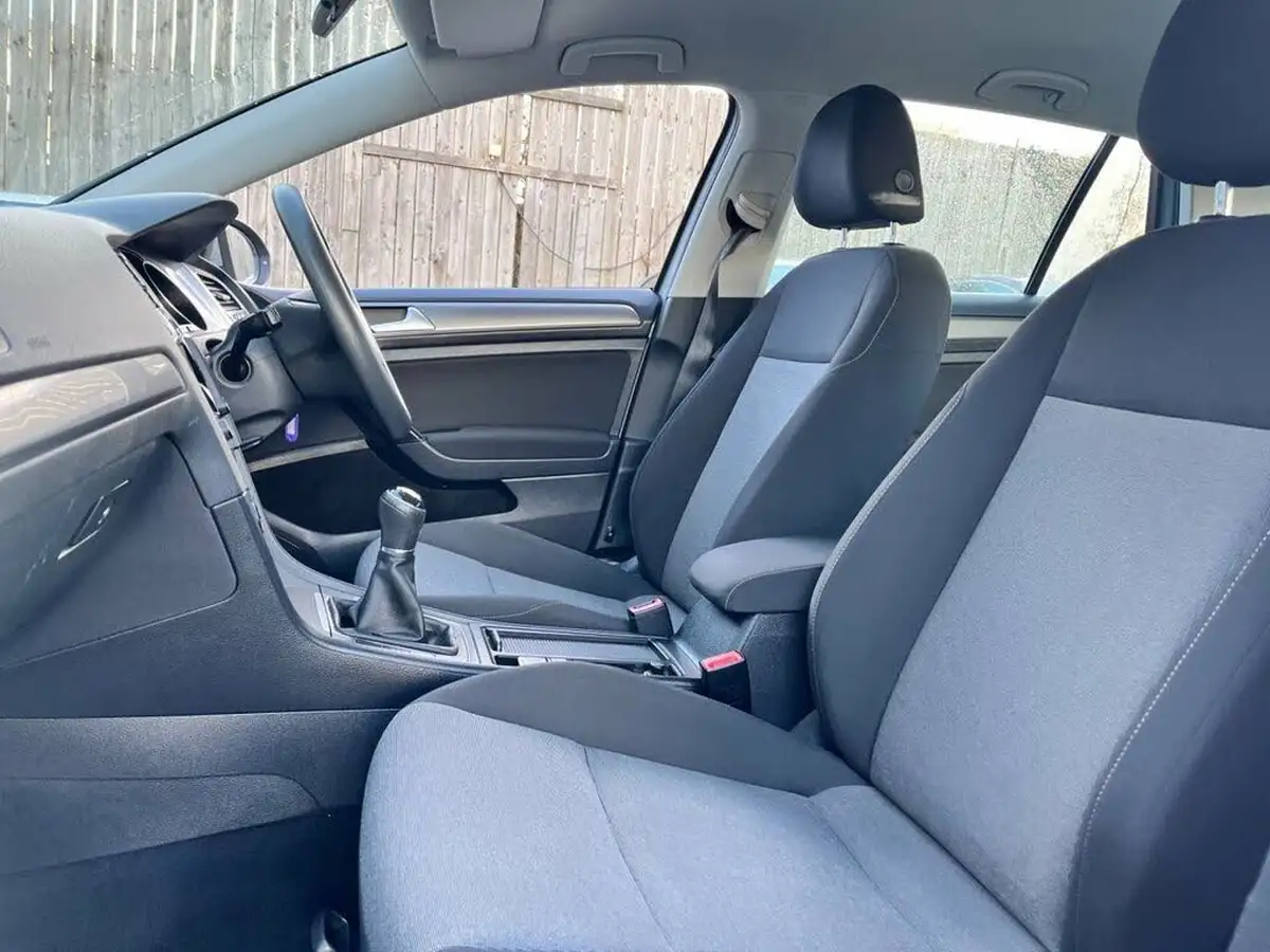 2015-volkswagen-golf-16tdi-bluemotion-ss-hatchback-5d-big-22