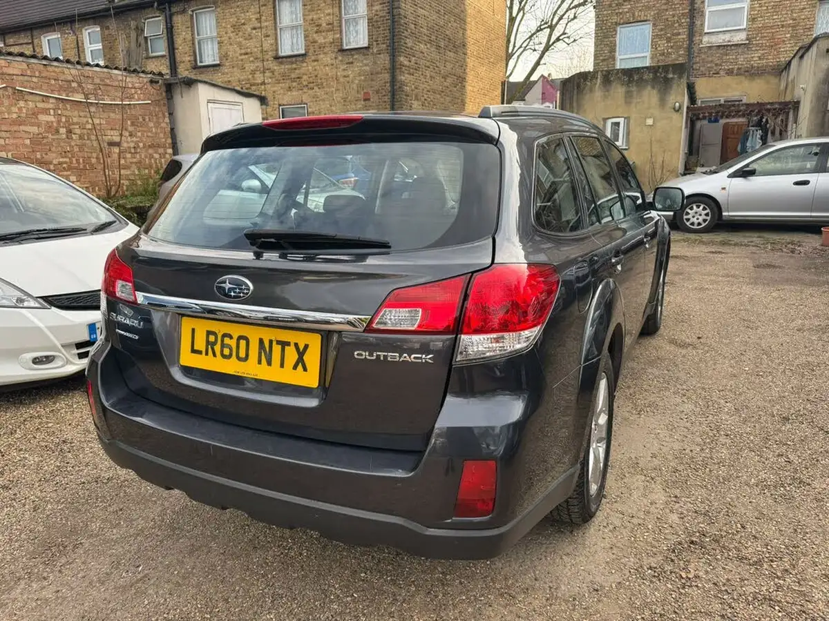2010-subaru-outback-36-r-big-12