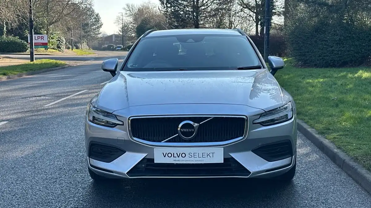 2021-volvo-v60-20td-b4-momentum-big-11