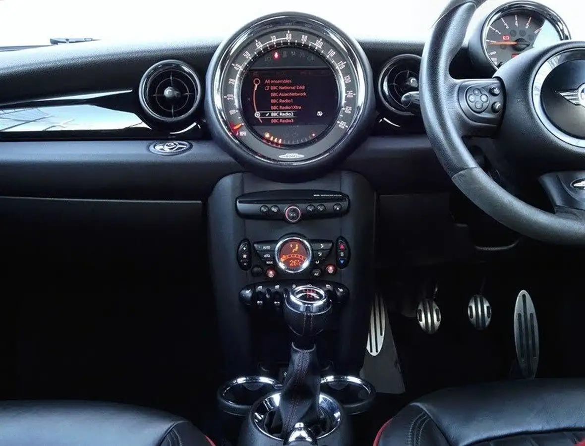 2015-mini-cooper-16-john-cooper-works-211bhp-ss-big-13