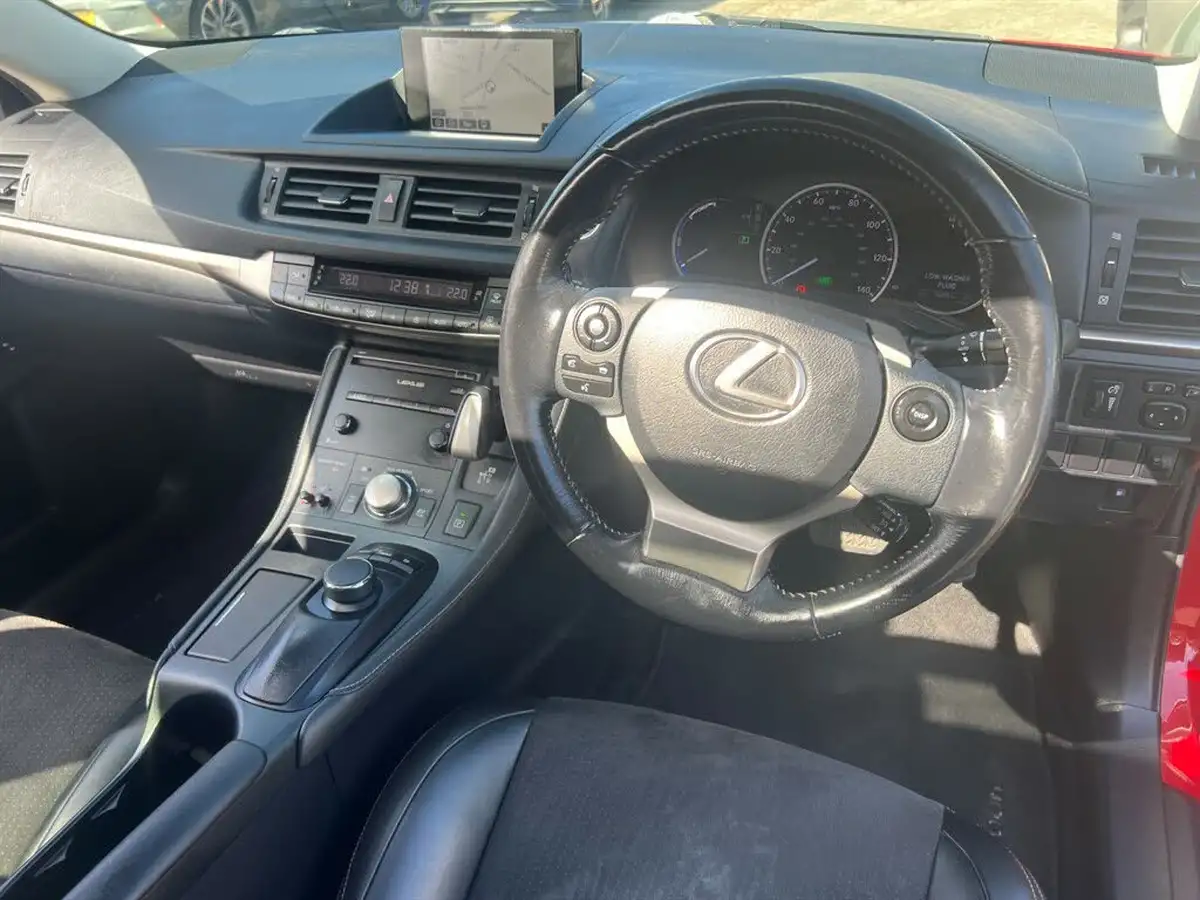 2015-lexus-ct-200h-18-advance-plus-big-4