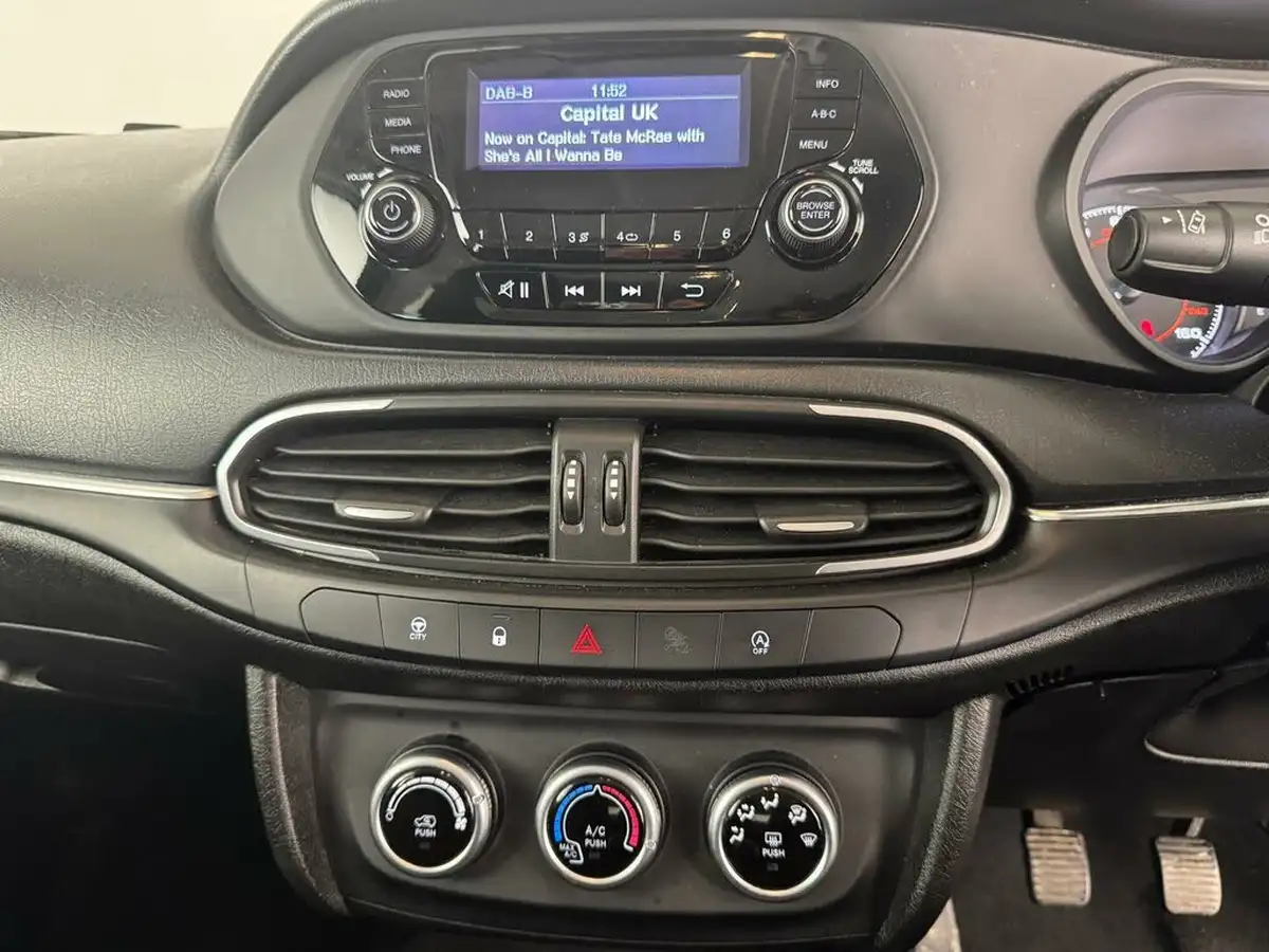 2021-fiat-tipo-10-hatchback-big-28
