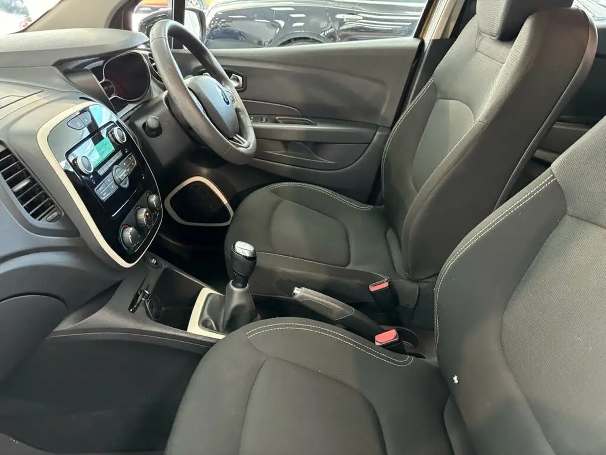 2018-renault-captur-09-tce-play-big-28