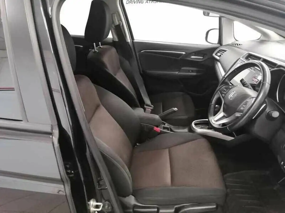 2018-honda-jazz-13-i-vtec-ex-navi-cvt-big-10