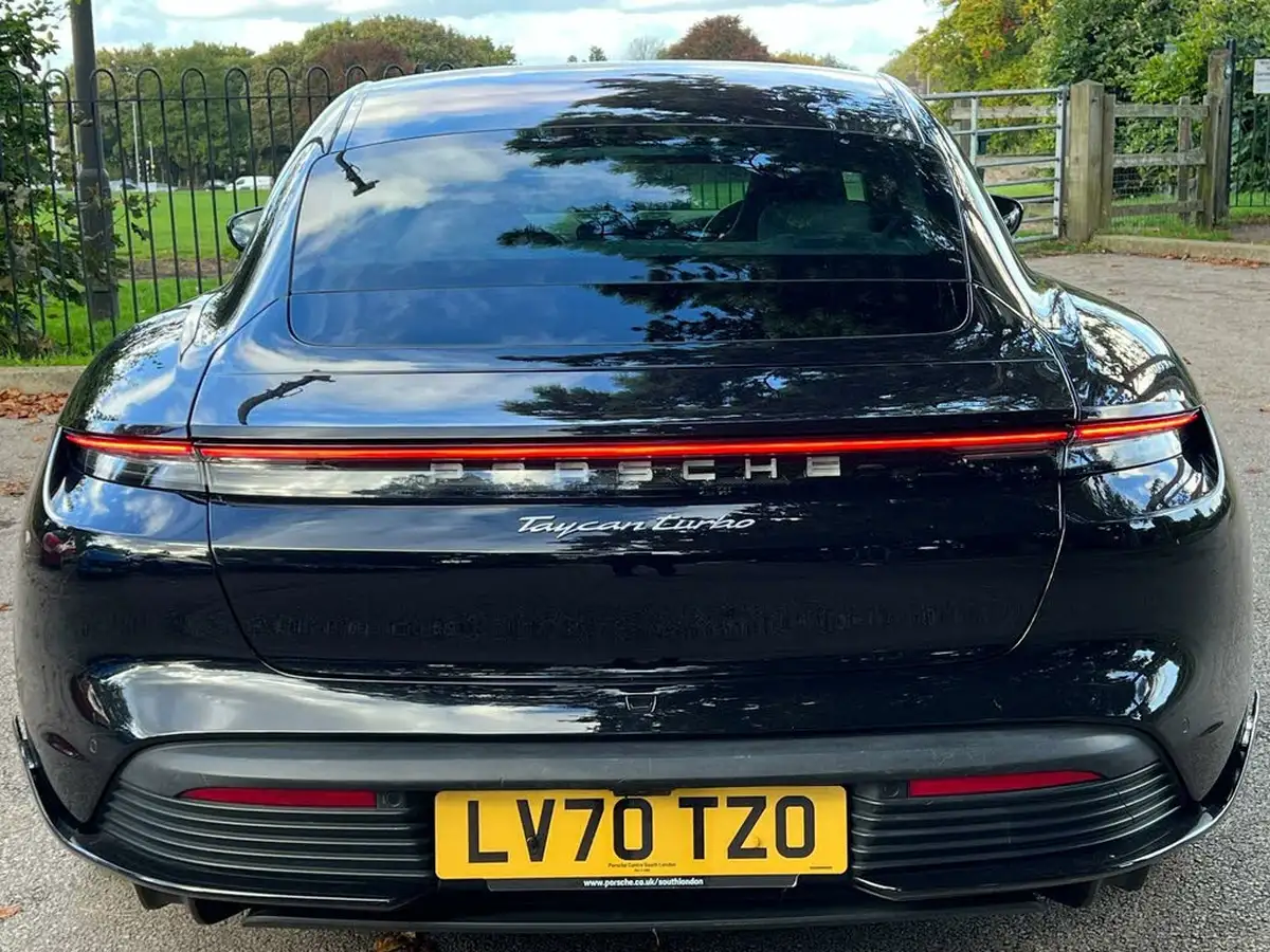 2020-porsche-taycan-e-turbo-big-21