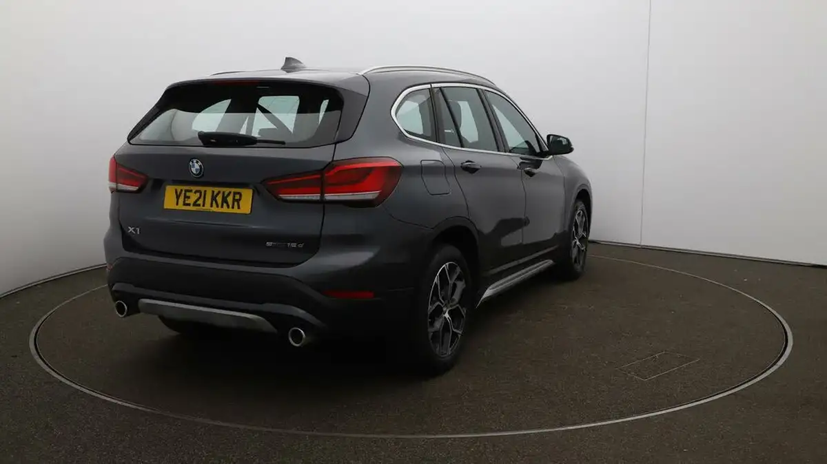 2021-bmw-x1-20td-sdrive18d-xline-big-47