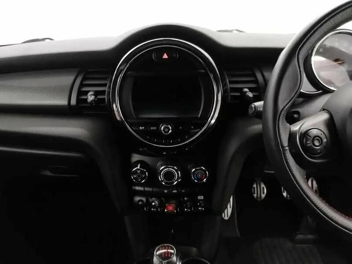 2019-mini-cooper-15-cooper-sport-hatchback-3d-big-17