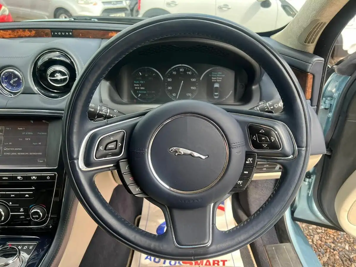 2011-jaguar-xj-series-30td-xj-portfolio-swb-big-13