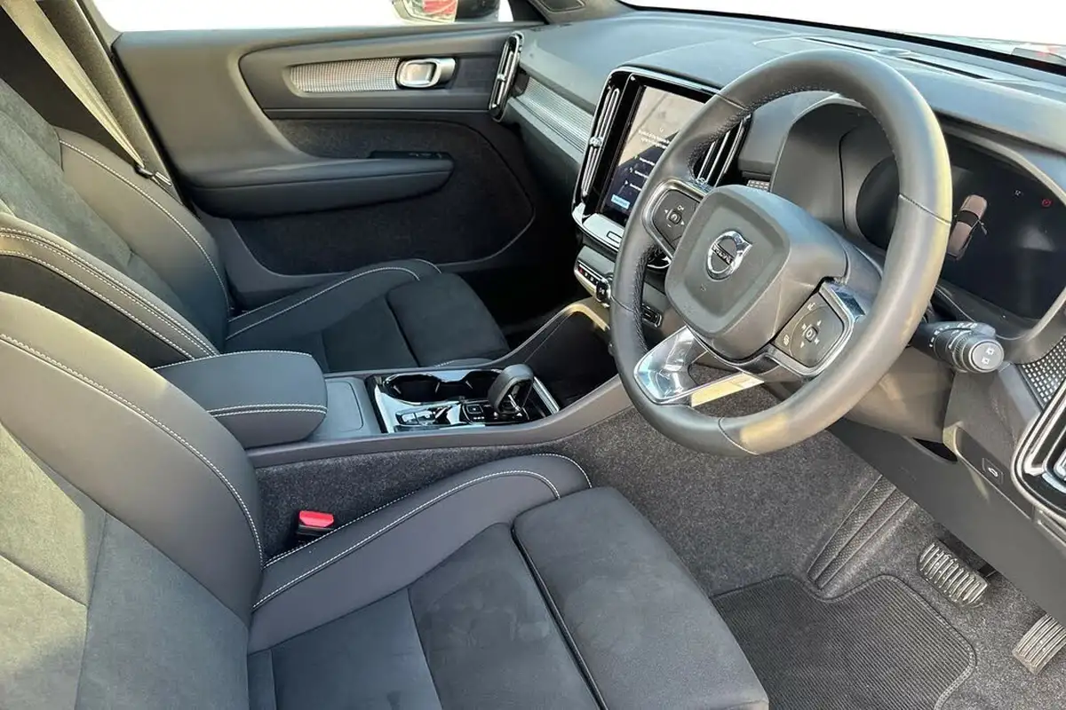 2024-volvo-xc40-20-b4-plus-big-9