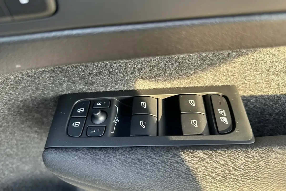 2024-volvo-xc40-20-b4-plus-big-33
