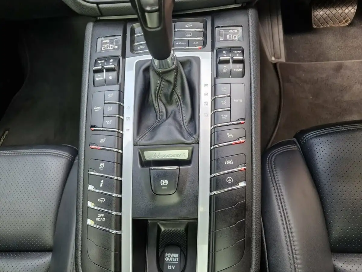 2020-porsche-macan-30-v6-s-big-34