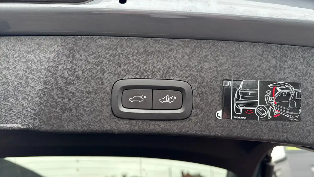 2021-volvo-xc40-e-twin-recharge-plus-big-24