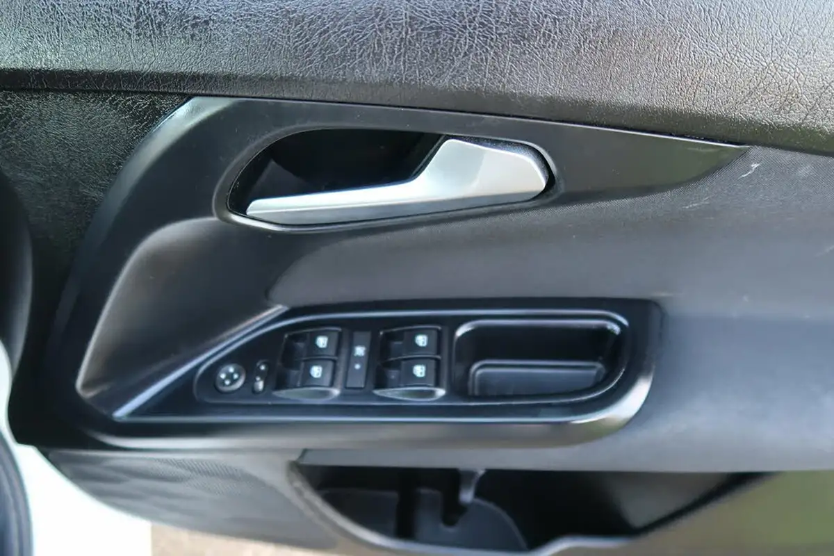 2017-fiat-tipo-14-easy-plus-hatchback-big-23