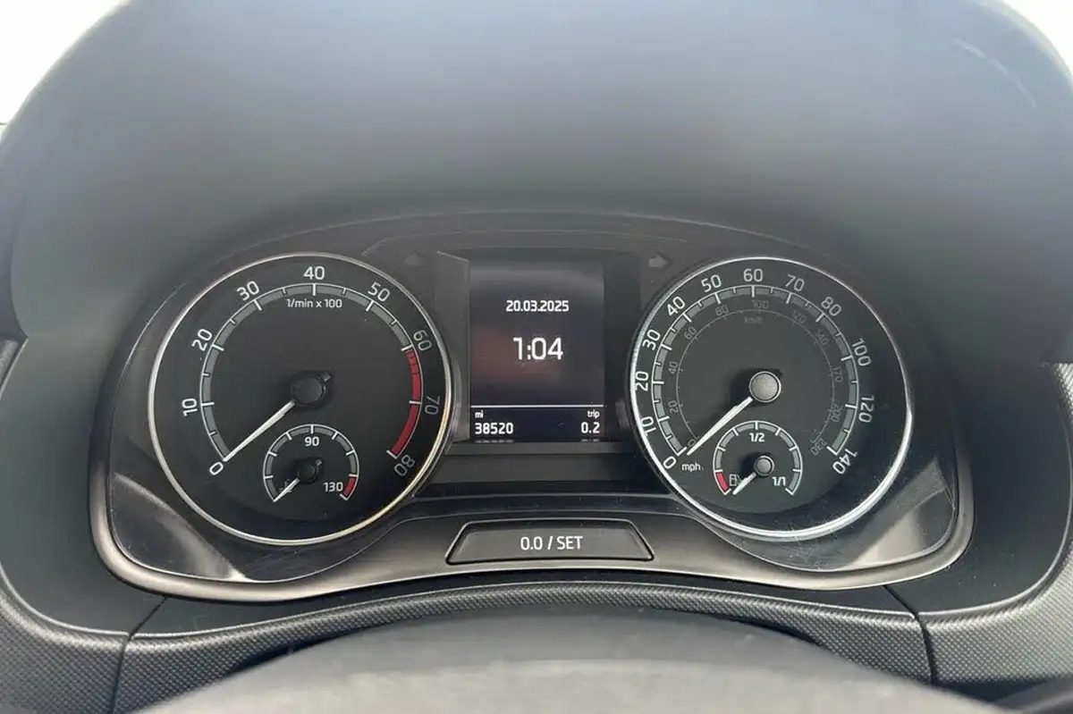2020-skoda-fabia-10-tsi-se-110ps-hatchback-big-11