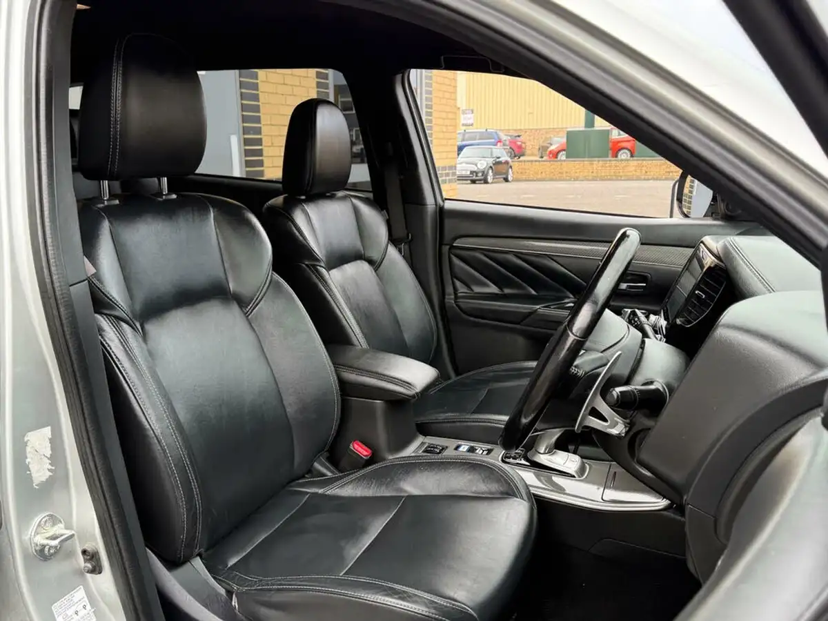 2020-mitsubishi-outlander-24-dynamic-phev-big-29