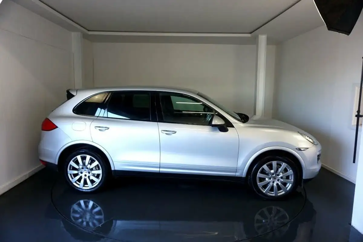 2013-porsche-cayenne-big-11
