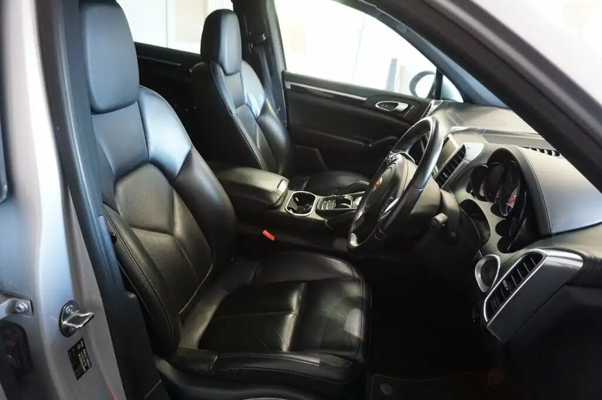 2013-porsche-cayenne-big-15