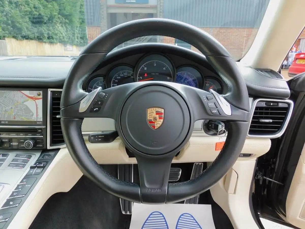2014-porsche-panamera-30td-big-34