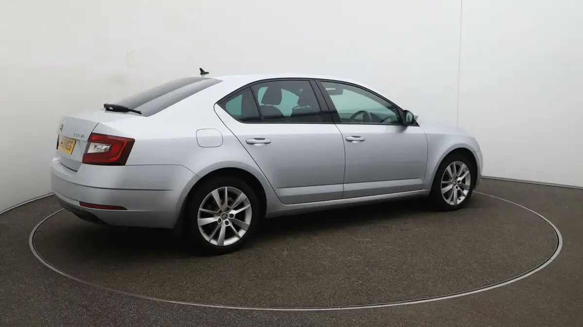 2019-skoda-octavia-20tdi-se-l-hatchback-big-44