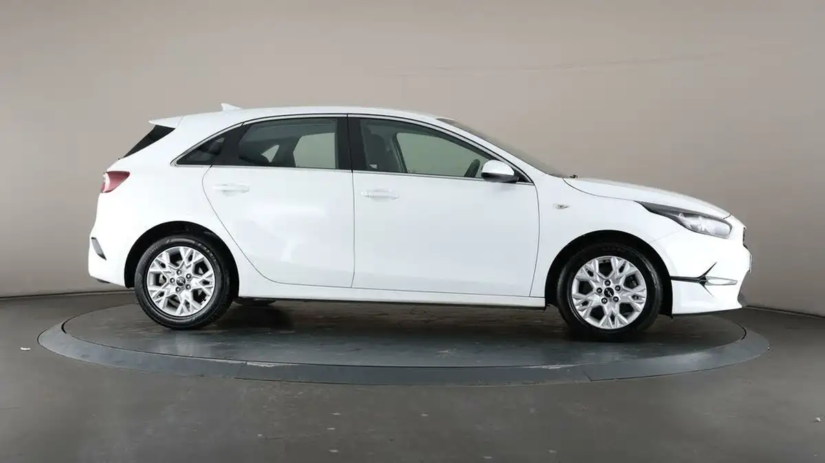 2023-kia-ceed-15-t-gdi-2-158bhp-non-adap-hatchback-big-8