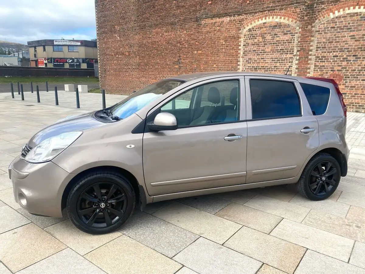 2011-nissan-note-14-n-tec-big-9