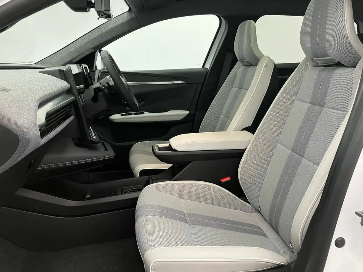 2024-renault-scenic-e-tech-e-iconic-big-24