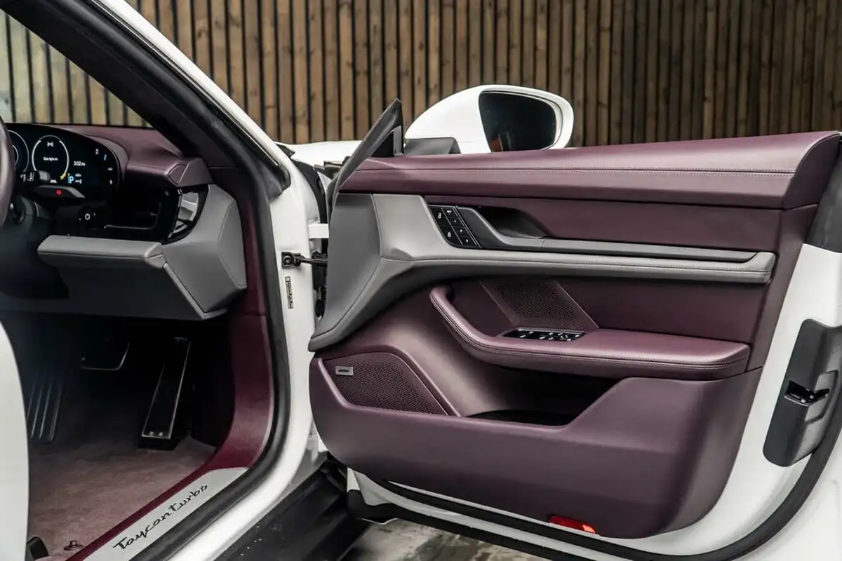 2021-porsche-taycan-e-turbo-performance-battery-plus-big-30