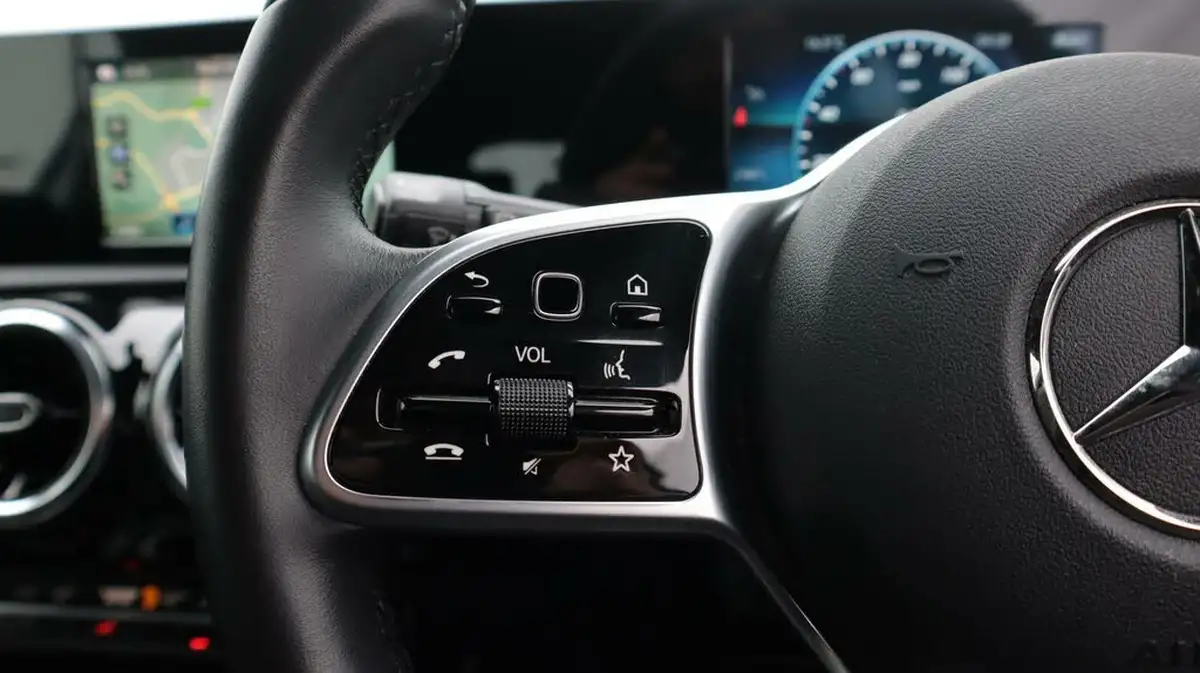2022-mercedes-benz-a-class-20d-a180d-se-big-24