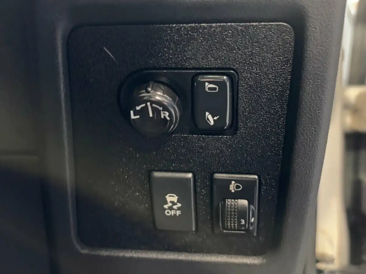 2013-nissan-qashqai-15td-360-big-28
