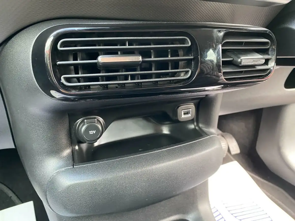 2015-citroen-c4-cactus-16bluehdi-feel-big-42