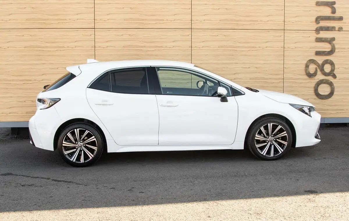 2022-toyota-corolla-18-vvt-i-design-120bhp-trk-hatchback-5d-big-11