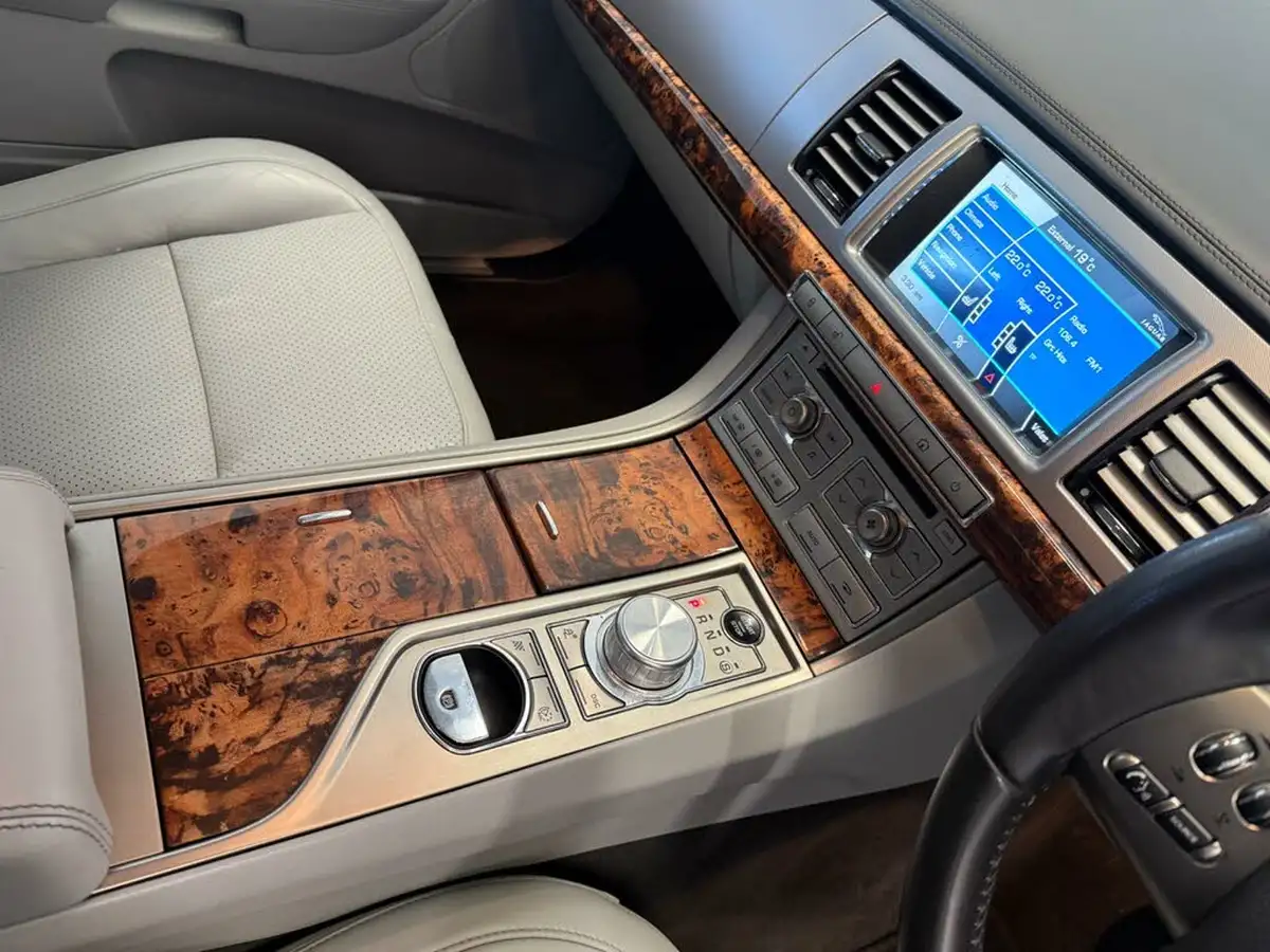 2010-jaguar-xf-30td-premium-luxury-big-20