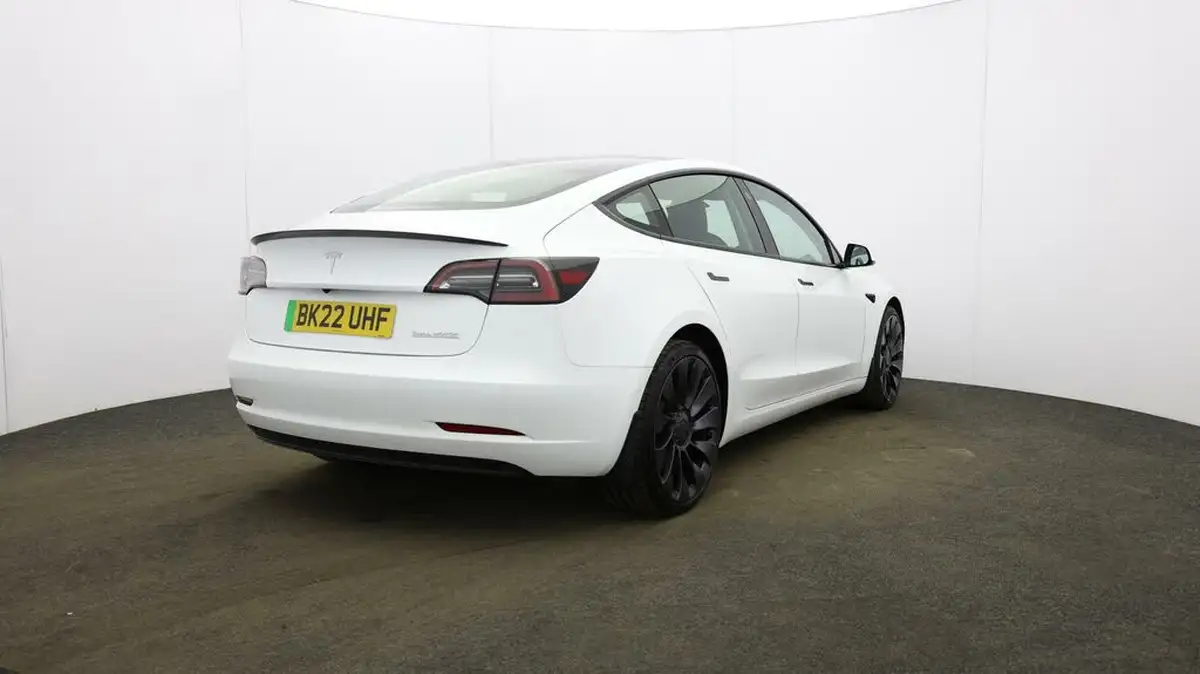 2022-tesla-model-3-e-performance-big-53