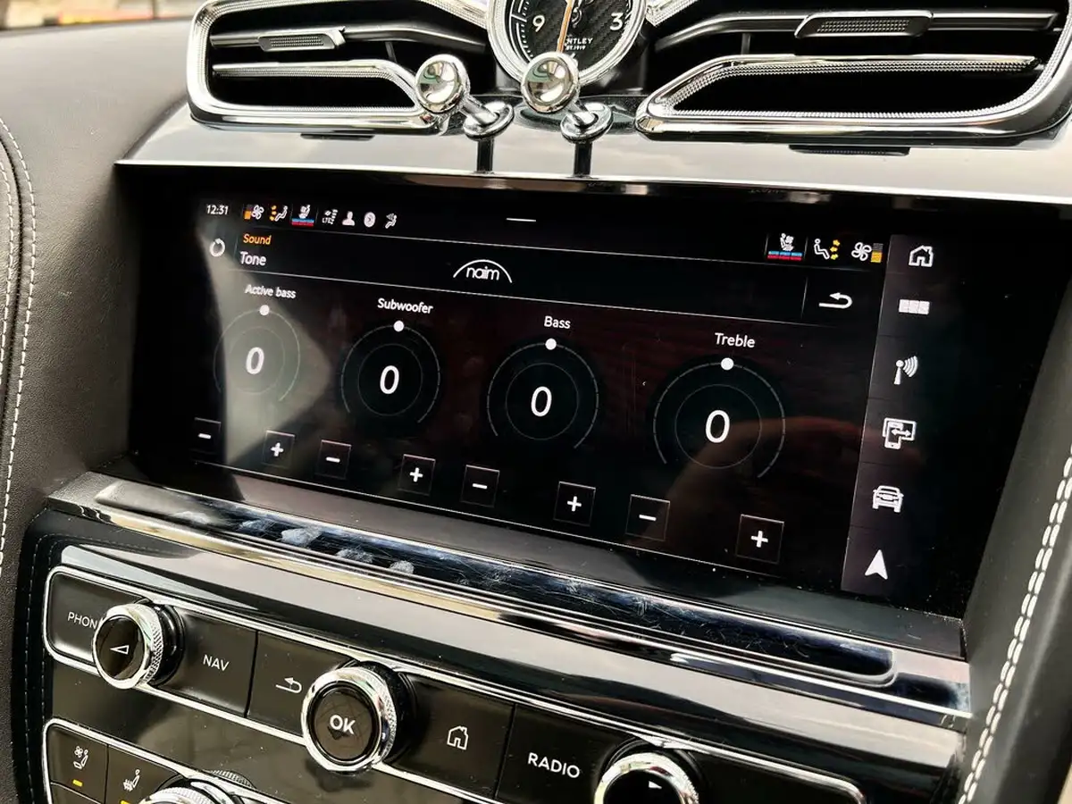 2020-bentley-bentayga-30-hybrid-big-62