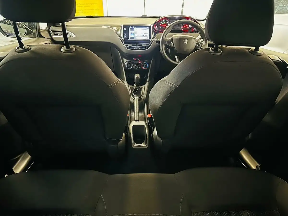 2013-peugeot-208-12-active-3d-big-30