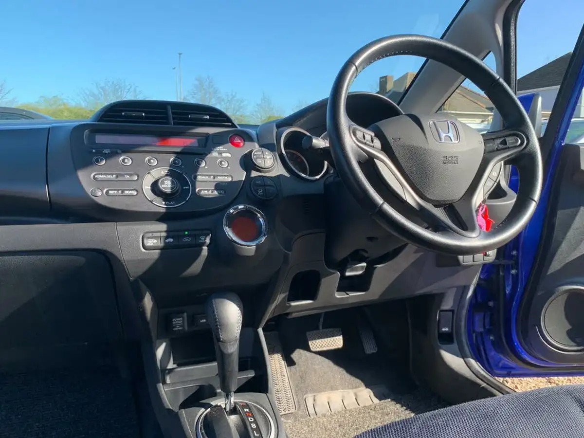 2015-honda-jazz-14-es-plus-cvt-big-26