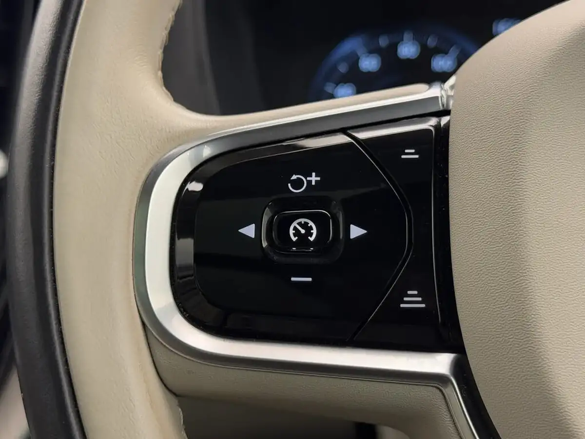 2021-volvo-xc60-20-t6-inscription-340bhp-big-28
