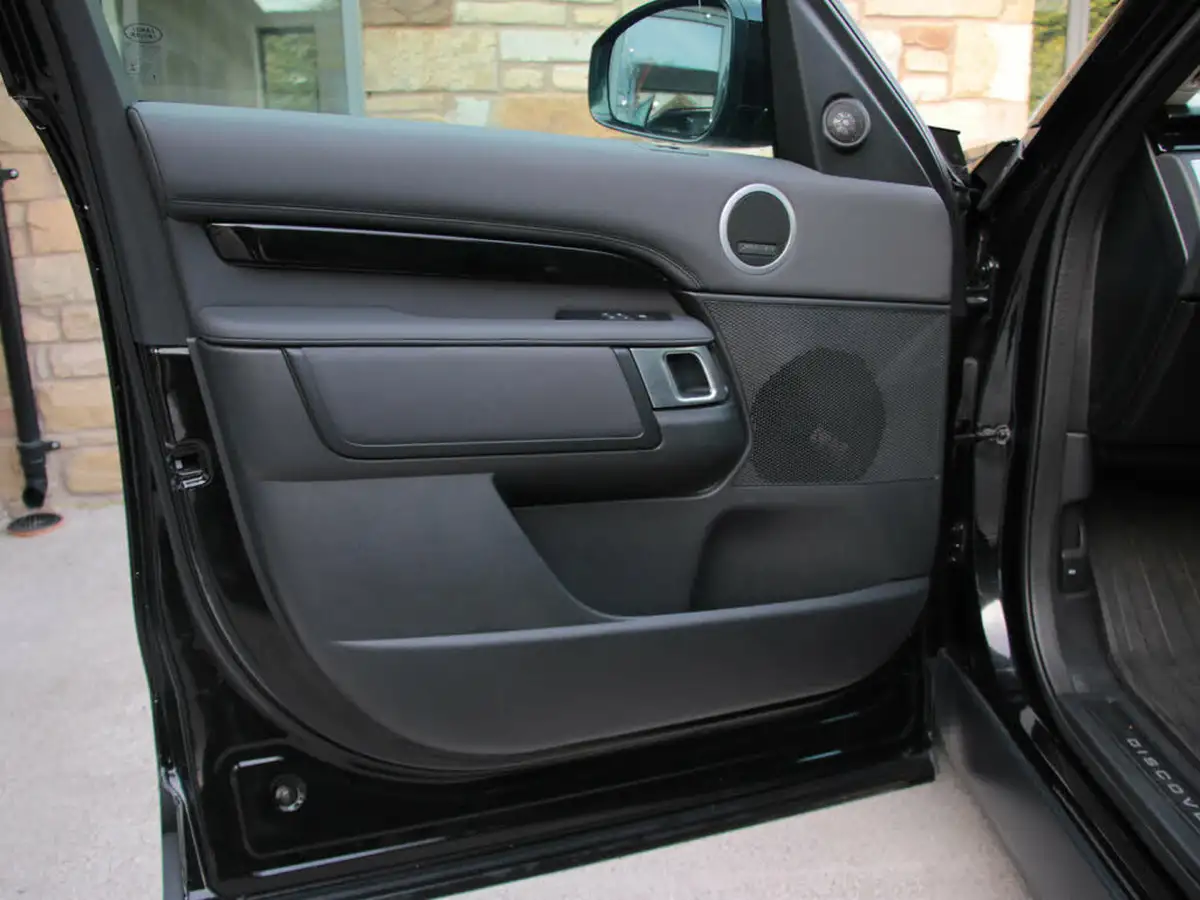 2021-land-rover-discovery-30-d300-commercial-se-big-67
